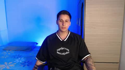 Snapshot of valentinosex_1 chatting on November 14, 11:02 pm VALENTINO online show from November 14, 11:02 pm