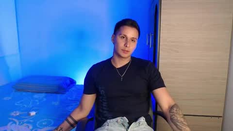 Snapshot of valentinosex_1 chatting on December 2, 9:54 pm VALENTINO online show from December 2, 9:54 pm