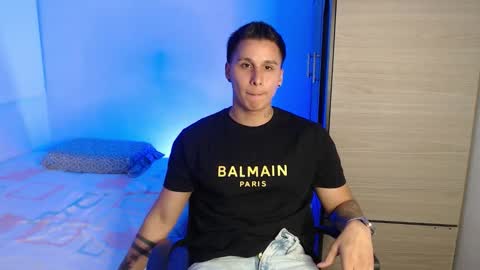 Snapshot of valentinosex_1 chatting on December 18, 9:21 pm VALENTINO online show from December 18, 9:21 pm