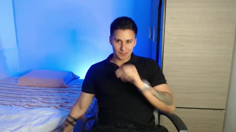 VALENTINO online show from February 23, 9:23 pm