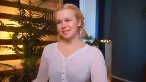 Snapshot of valeri______ chatting on June 20, 7:00 am valeri______ online show from June 20, 7:00 am
