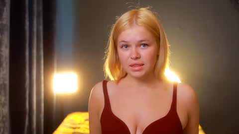 Snapshot of valeri______ chatting on July 2, 7:14 am valeri______ online show from July 2, 7:14 am