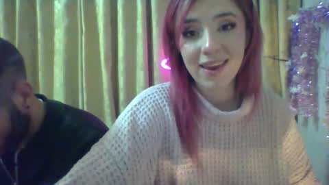 Snapshot of valeri_cove chatting on December 6, 10:16 am Valeri Cove online show from December 6, 10:16 am