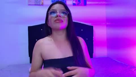 Snapshot of valeria__lux chatting on May 21, 1:23 am Valeria online show from May 21, 1:23 am