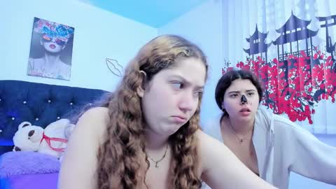 Valeria and Zoe online show from March 10, 1:38 pm