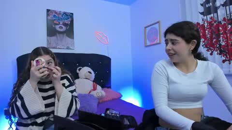 Valeria and Zoe online show from March 13, 1:29 pm