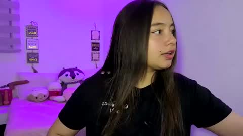 Snapshot of valeria_cherry chatting on July 3, 3:02 am valeria online show from July 3, 3:02 am