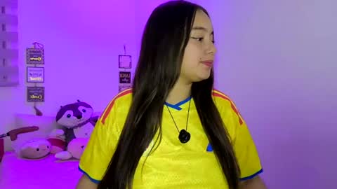 Snapshot of valeria_cherry chatting on July 4, 5:35 am valeria online show from July 4, 5:35 am