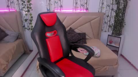 Snapshot of valeria_dark_ chatting on May 25, 9:43 pm valeria online show from May 25, 9:43 pm