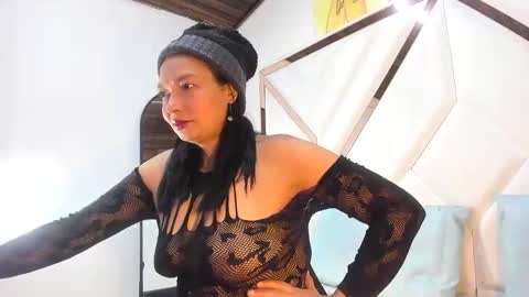 valeria_gil_ online show from April 28, 3:22 am