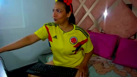 valeria_gil_ online show from June 23, 4:16 pm
