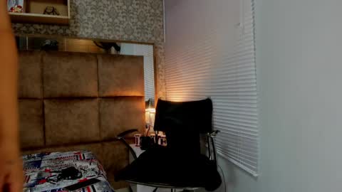 Costume lover online show from March 3, 3:19 am