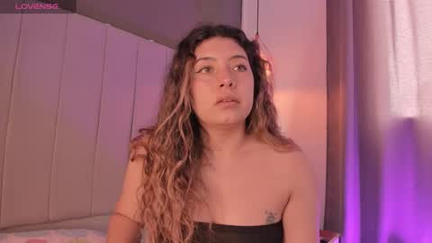 Snapshot of valeria_rouse28 chatting on December 3, 8:18 pm valeria_rouse28 online show from December 3, 8:18 pm