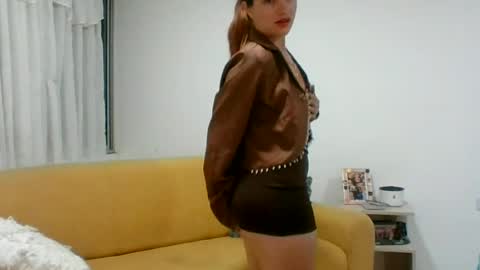 valeriafrannco online show from July 1, 4:25 am
