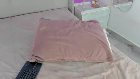 Snapshot of valeriah_ chatting on December 18, 12:00 pm Valeria online show from December 18, 12:00 pm