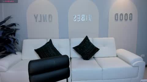 Snapshot of valeriaroldanx chatting on June 24, 11:20 am Valeria online show from June 24, 11:20 am