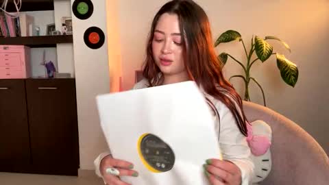 valerie07 online show from May 10, 4:28 am