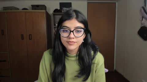 Snapshot of valerie__sky chatting on December 18, 4:20 am Val online show from December 18, 4:20 am