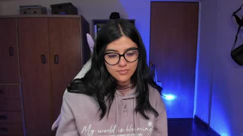 Snapshot of valerie__sky chatting on January 24, 1:35 am Val online show from January 24, 1:35 am