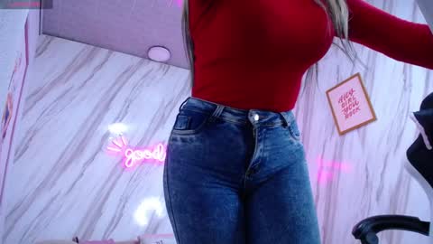 Snapshot of valerie_b chatting on February 8, 6:22 am valerie_b online show from February 8, 6:22 am