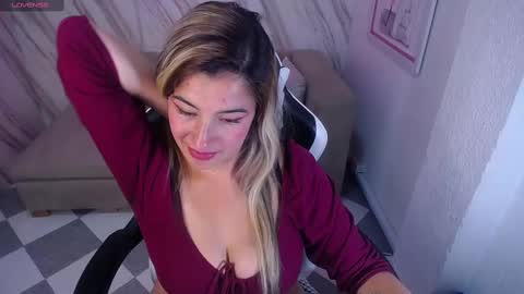 Snapshot of valerie_b chatting on February 15, 10:42 pm valerie_b online show from February 15, 10:42 pm