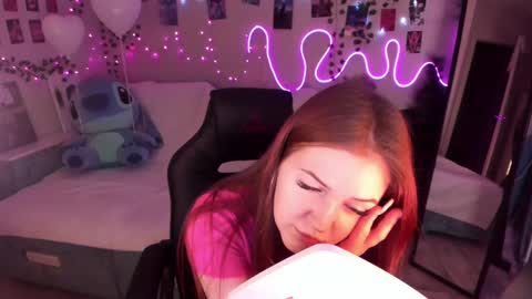Snapshot of valerie_cutee chatting on February 25, 4:00 pm Lera online show from February 25, 4:00 pm