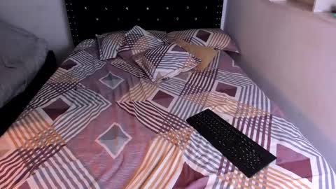 valerie luxe   online show from April 29, 5:55 am