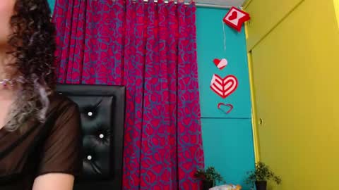 Snapshot of valerie_mase chatting on October 23, 8:51 pm vale online show from October 23, 8:51 pm