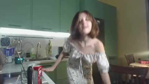 Snapshot of valerie_mooon chatting on February 6, 9:06 pm Kristi moony online show from February 6, 9:06 pm