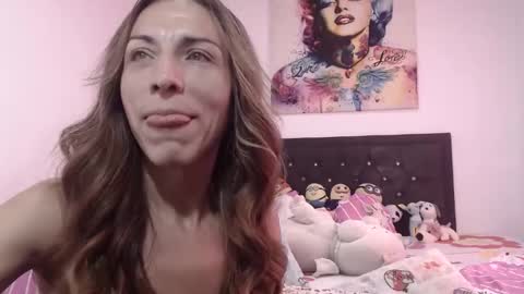 valerie_rousse online show from March 12, 9:35 pm