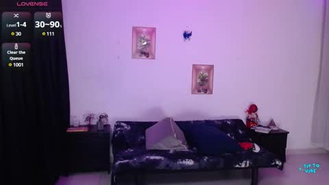 Snapshot of valerie_smile chatting on December 3, 11:35 pm Valerie online show from December 3, 11:35 pm