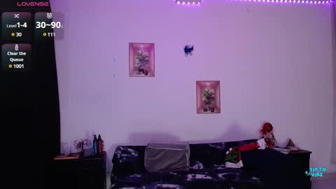 Snapshot of valerie_smile chatting on December 4, 8:45 am Valerie online show from December 4, 8:45 am