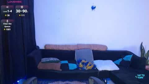 Snapshot of valerie_smile chatting on January 9, 2:43 am Valerie online show from January 9, 2:43 am