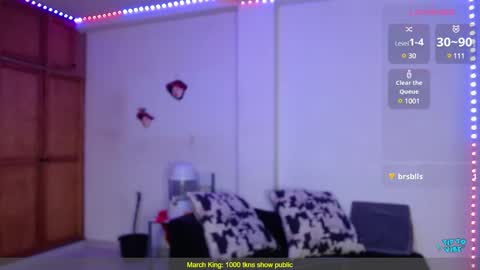 Snapshot of valerie_smile chatting on March 12, 6:40 am Valerie online show from March 12, 6:40 am