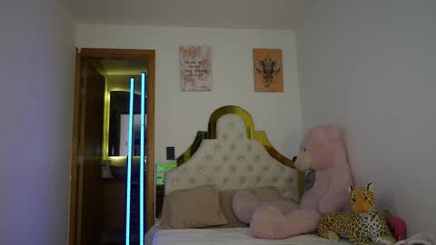 Snapshot of valeriecollinss_ chatting on December 3, 10:30 pm valeriecollinss_ online show from December 3, 10:30 pm