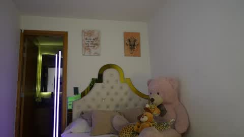 valeriecollinss_ online show from June 2, 1:18 am