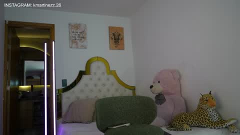 valeriecollinss_ online show from June 17, 3:53 am