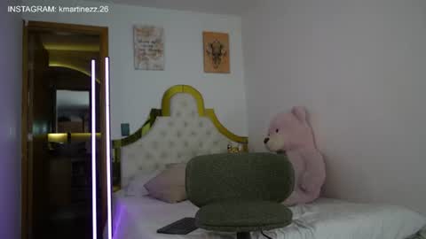 valeriecollinss_ online show from June 17, 8:54 pm