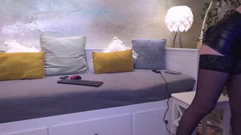 Valerie online show from March 7, 5:49 pm