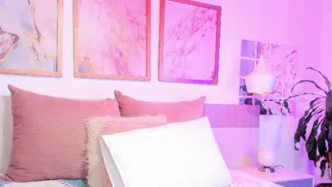 Snapshot of valeriefoxx chatting on July 1, 12:29 pm Valeria online show from July 1, 12:29 pm