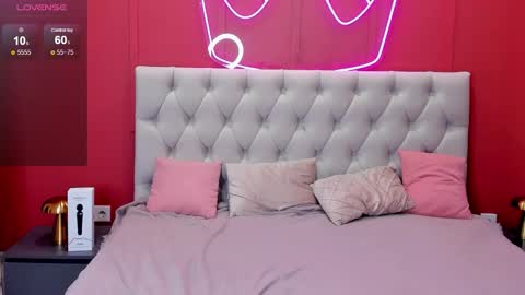 Snapshot of valeriekingg chatting on November 22, 1:48 am Hot Valerie online show from November 22, 1:48 am