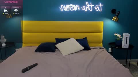 Snapshot of valeriekingg chatting on November 26, 2:01 am Hot Valerie online show from November 26, 2:01 am