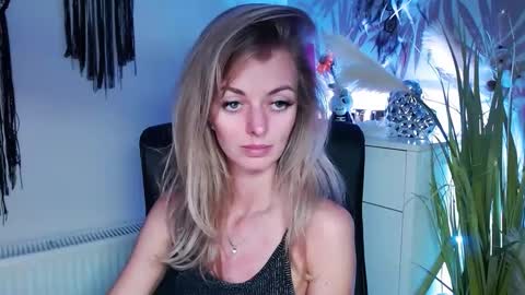 Valerie  online show from February 24, 9:31 pm