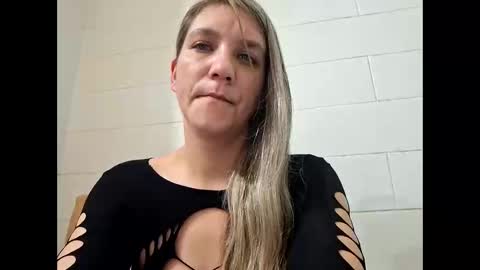 Snapshot of valerierayne13 chatting on March 21, 5:23 am ValerieRayne online show from March 21, 5:23 am