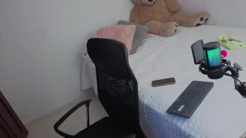 valerihouse_ online show from June 2, 1:18 am