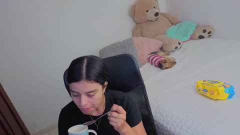 valerihouse_ online show from June 24, 2:21 am