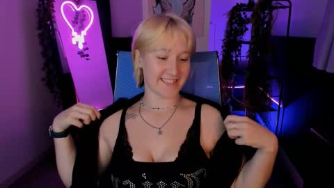 Snapshot of valeriiemills chatting on September 9, 6:24 am Valerie online show from September 9, 6:24 am