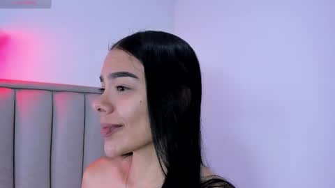 Snapshot of valery__nova chatting on June 8, 3:56 pm Cris online show from June 8, 3:56 pm