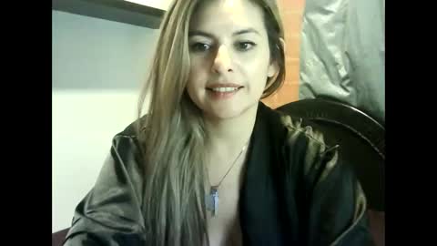 Snapshot of valery__rouse_ chatting on April 4, 8:12 am Valery online show from April 4, 8:12 am