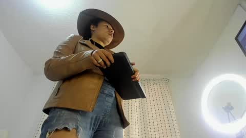 Snapshot of valery_hot692 chatting on June 7, 3:05 pm valery_hot692 online show from June 7, 3:05 pm